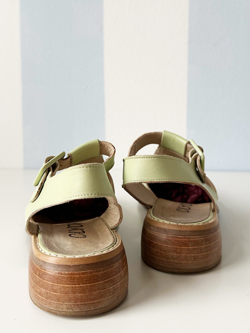 Lichtgroene leren sandalen | 37