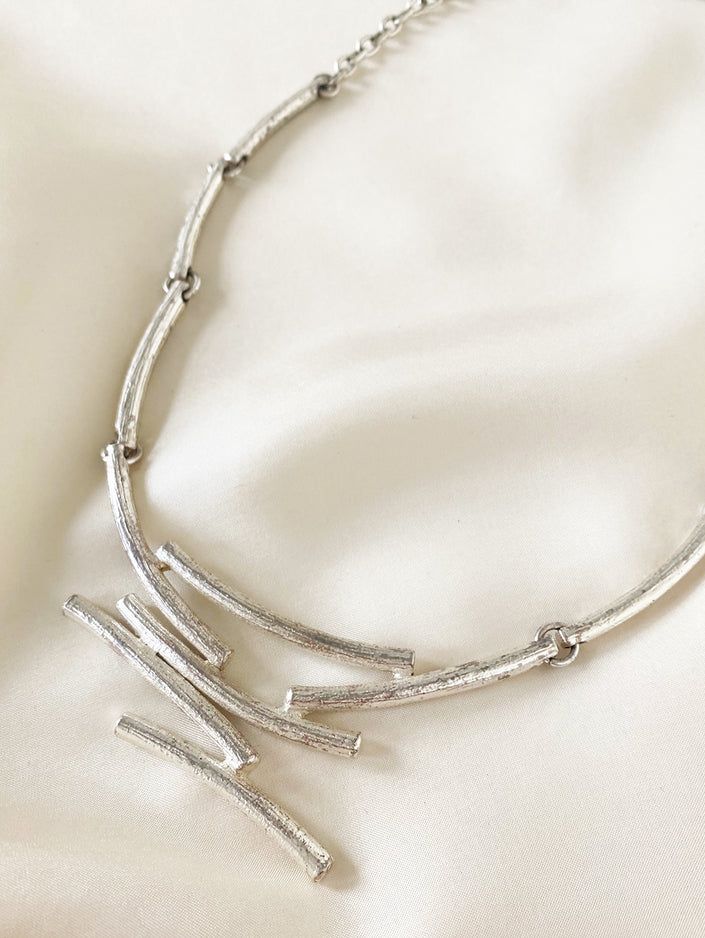 Verzilverd collier