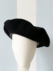 Zwarte wollen baret