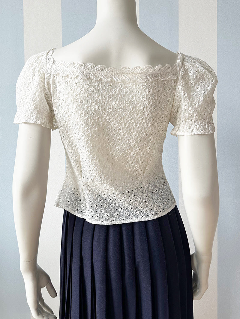 Broderie top