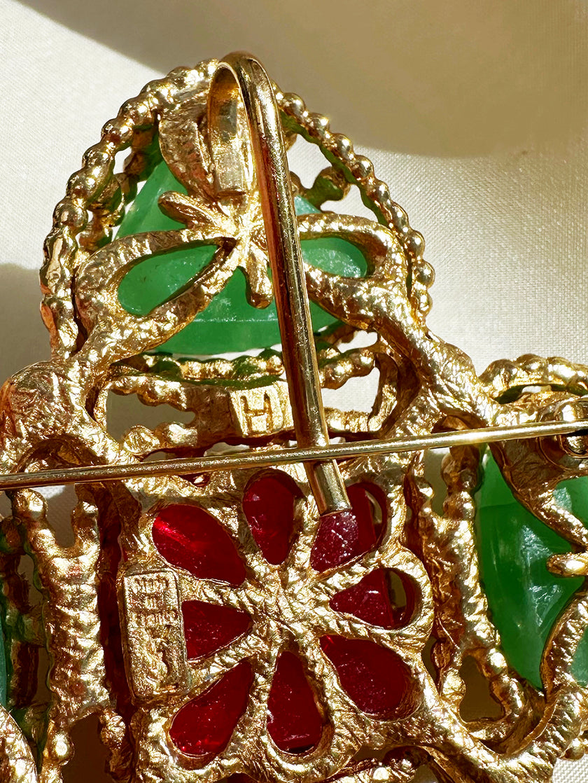 Vergulde designer broche met Gripoix glas