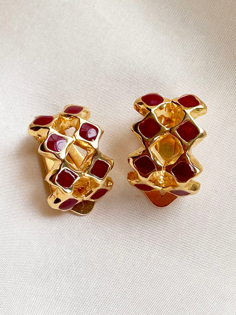 Goud/rode clip oorbellen