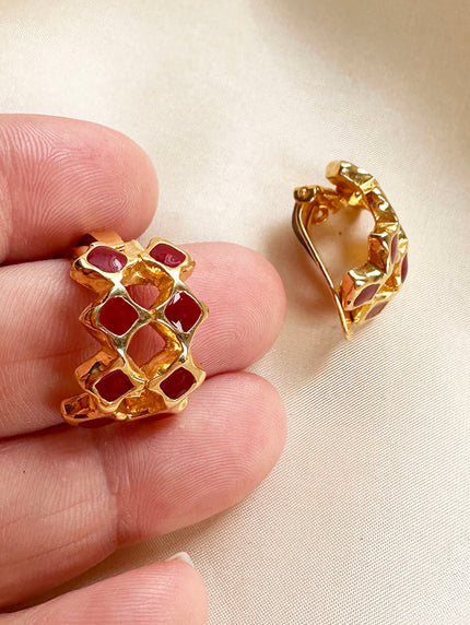 Goud/rode clip oorbellen