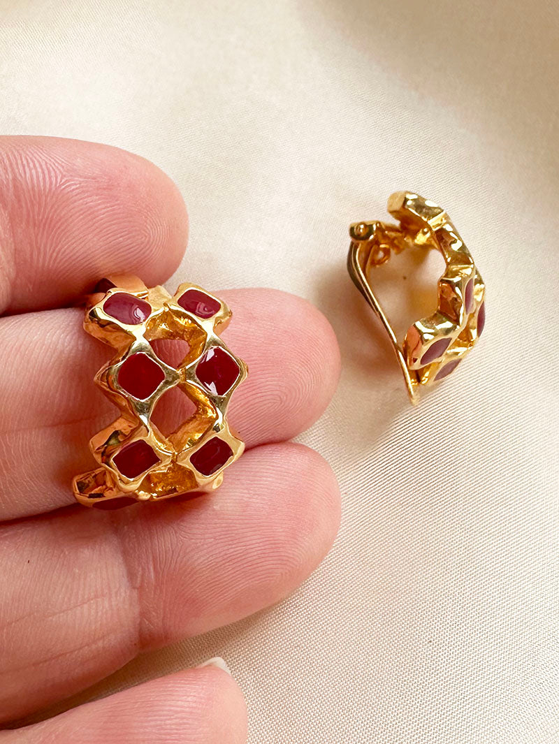 Goud/rode clip oorbellen