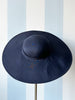 Donkerblauw hoedje met brede rand