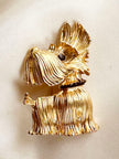 Matgouden hondje broche