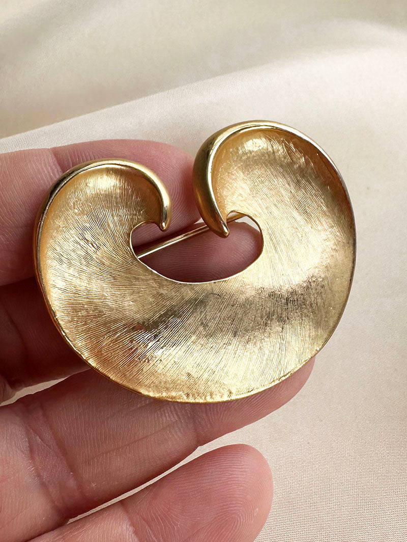 Matgouden broche