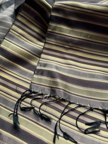 Gestreepte zijden sjaal