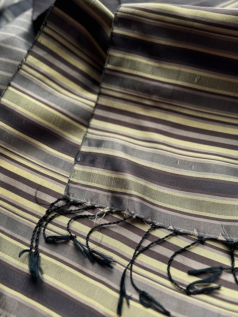 Gestreepte zijden sjaal