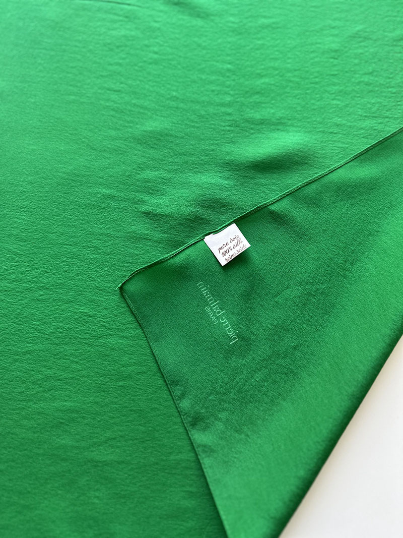 Groene zijden designer pochet