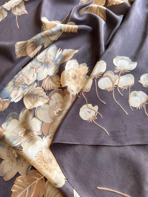 Bruine zijden floral sjaal
