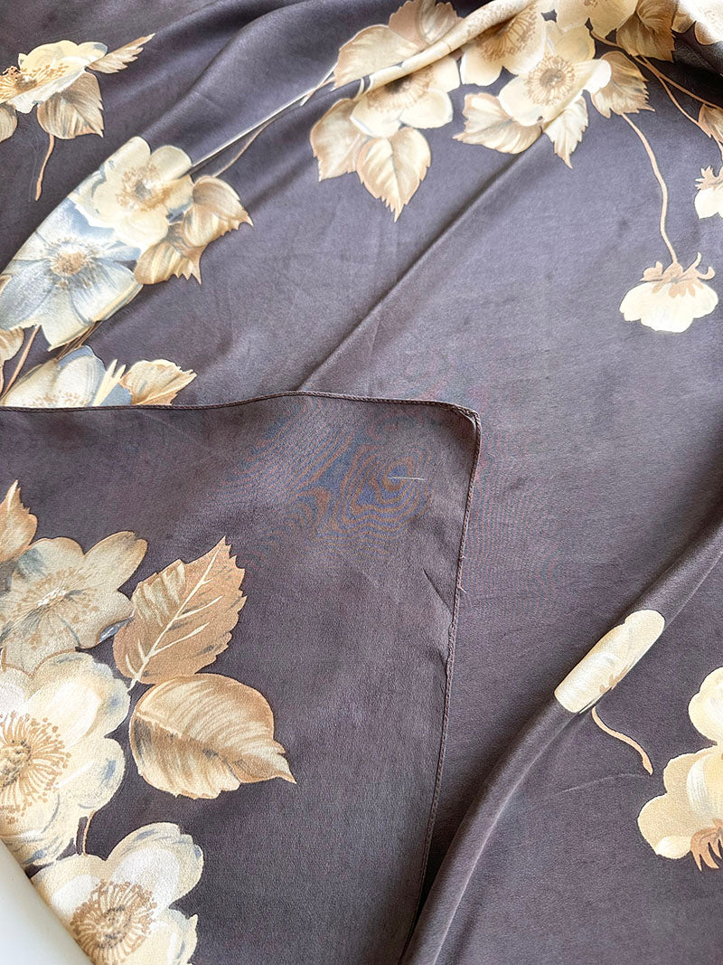 Bruine zijden floral sjaal