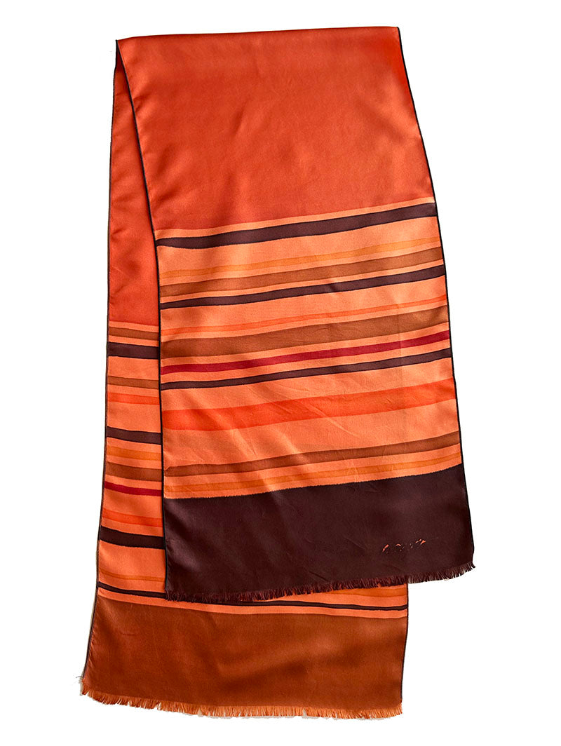 Lange oranje/bruine zijden sjaal