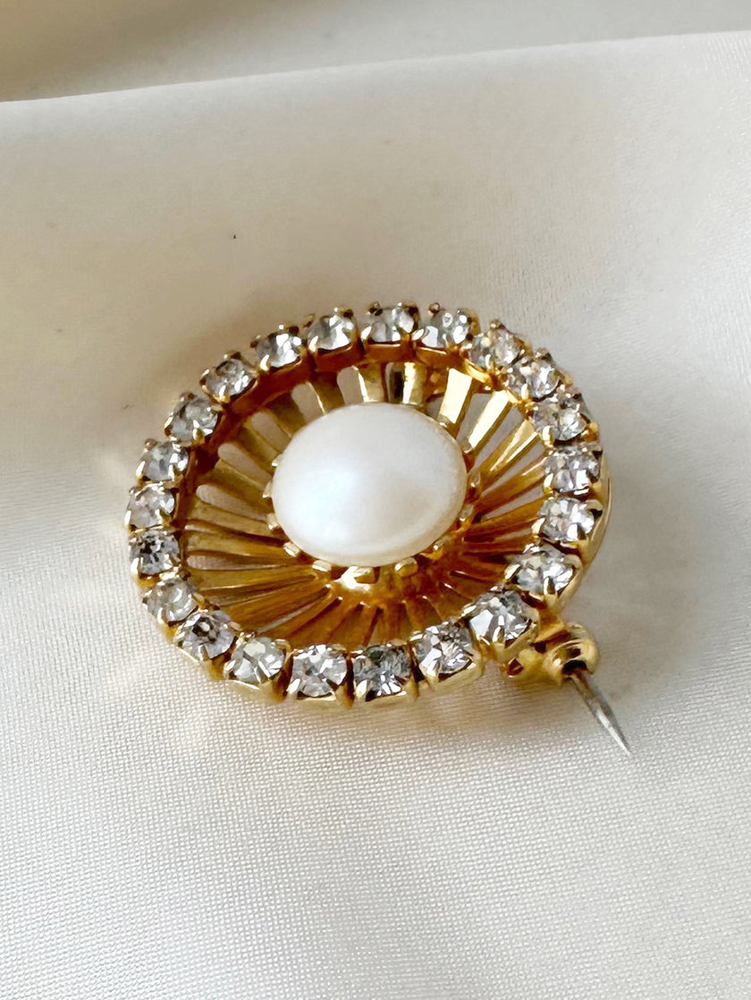 Ronde broche met faux parel en strass