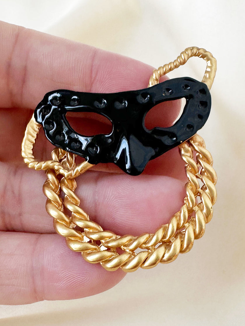 Zwart masker broche