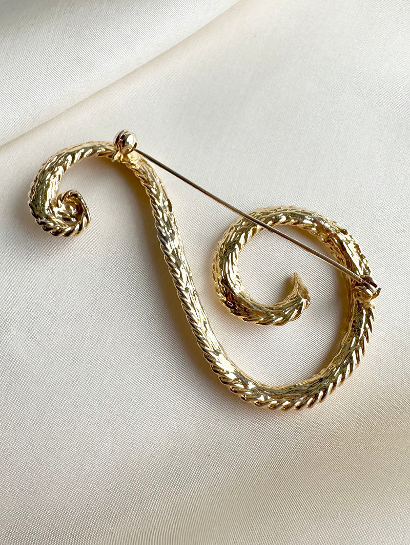 Grote vergulde broche