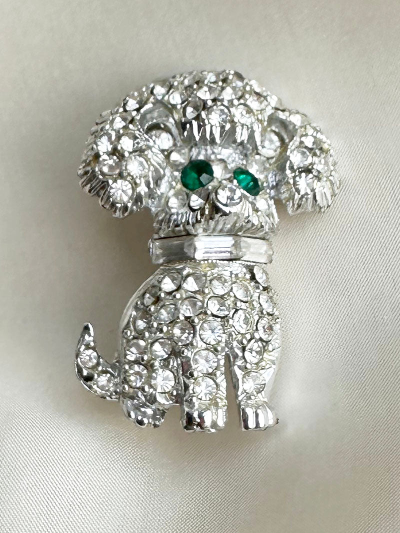 Zilveren hondje met strass broche