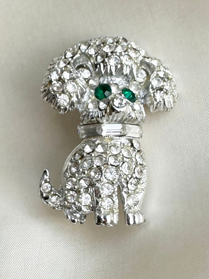 Zilveren hondje met strass broche