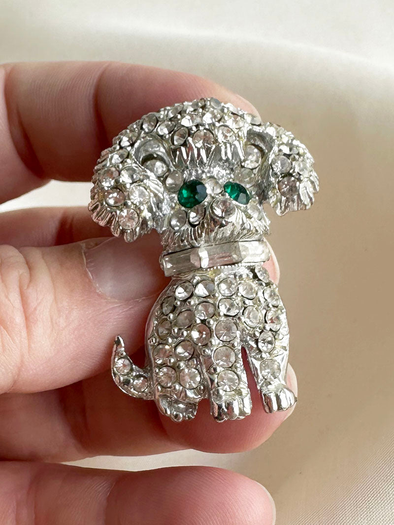 Zilveren hondje met strass broche