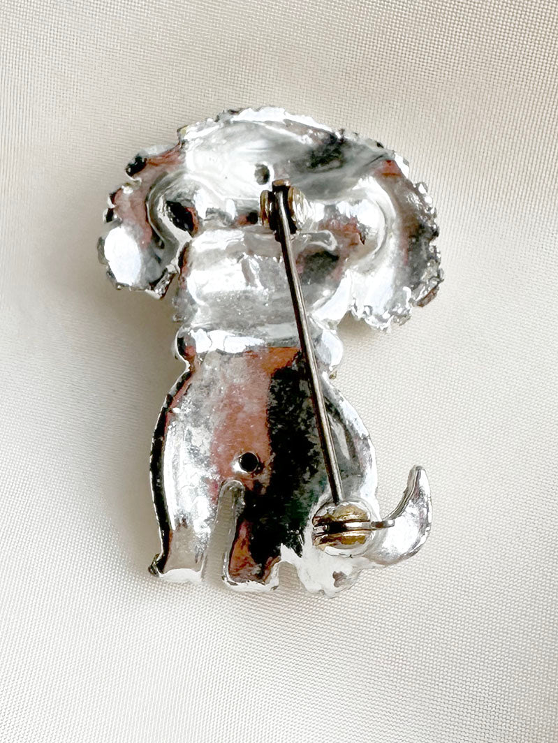 Zilveren hondje met strass broche