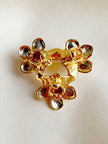 Broche met drie orchideeën