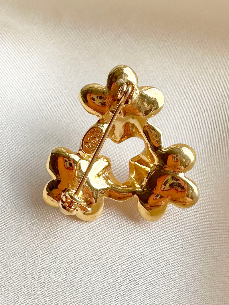 Broche met drie orchideeën