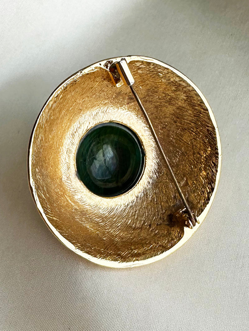Grote broche met groene steen