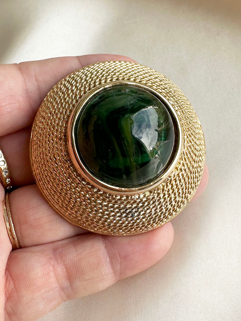 Grote broche met groene steen