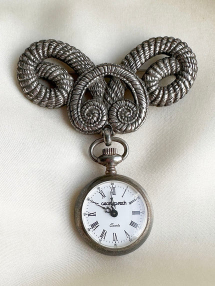 Designer broche met klokje