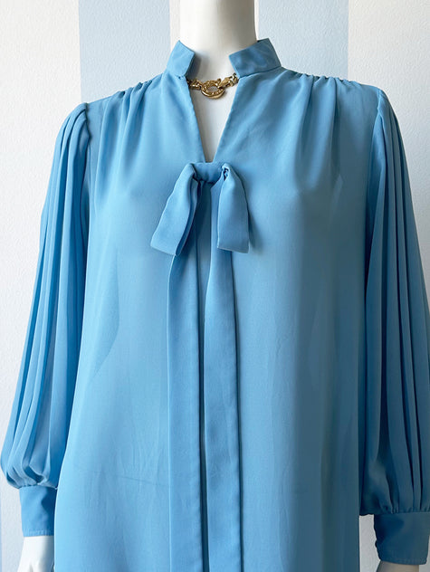 Blauwe jurk met strik