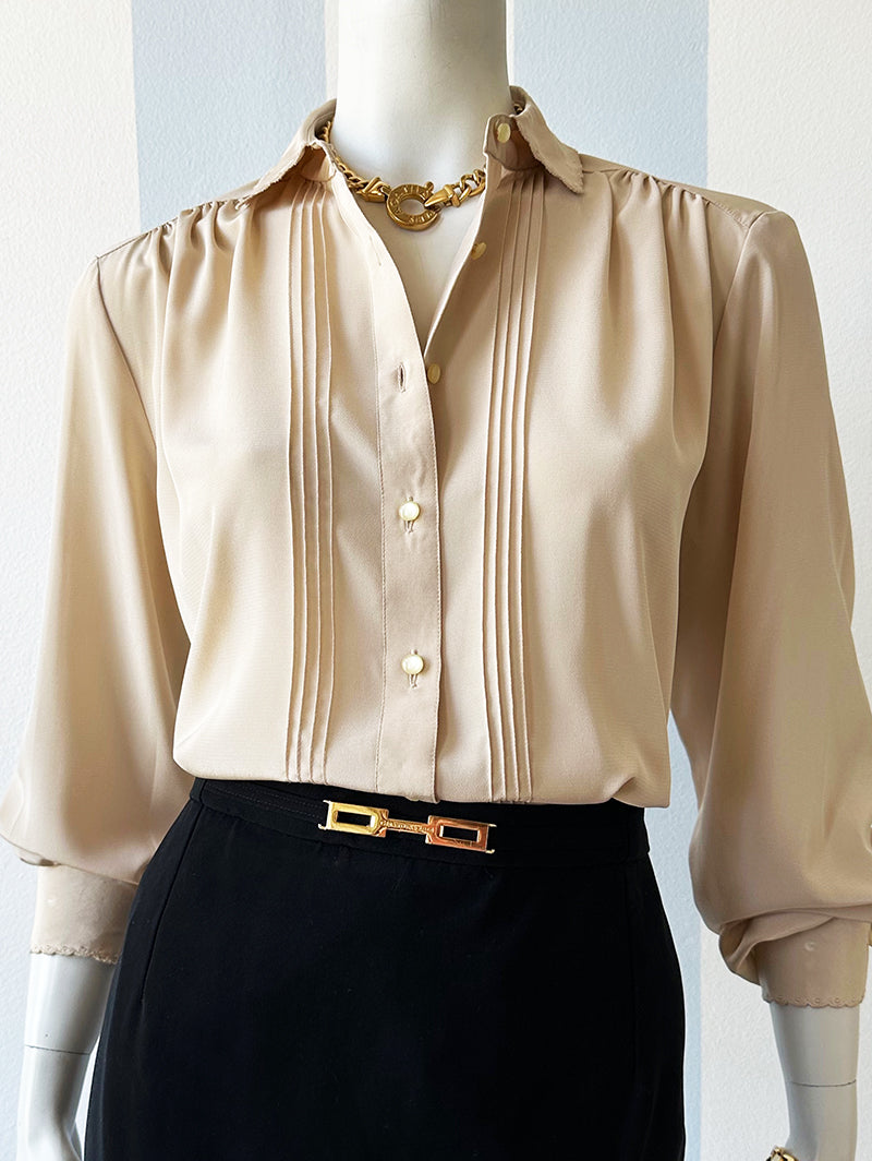 Ecru blouse met sierrandjes