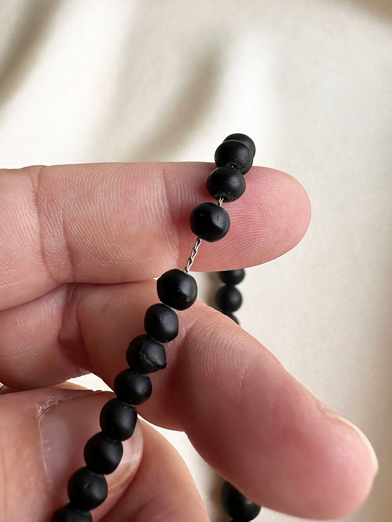 Zwart glazen collier