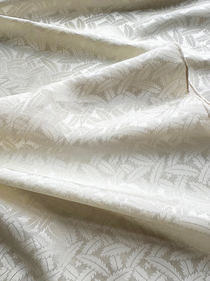 Off-white zijden blaadjes sjaal