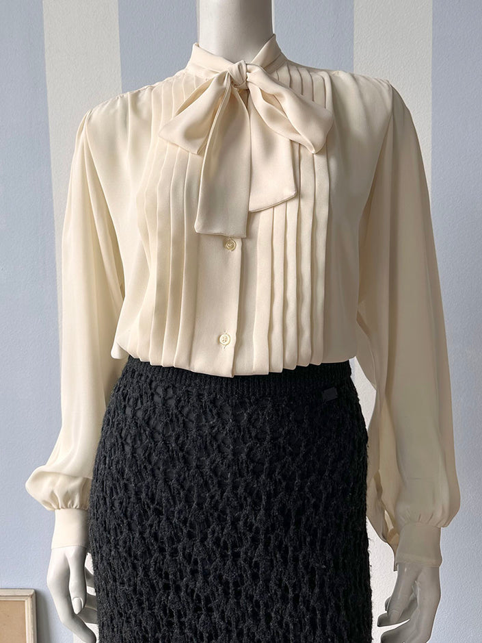 Roomkleurige strikblouse