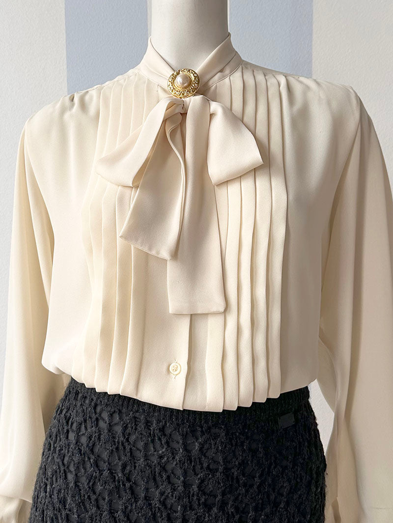 Roomkleurige strikblouse