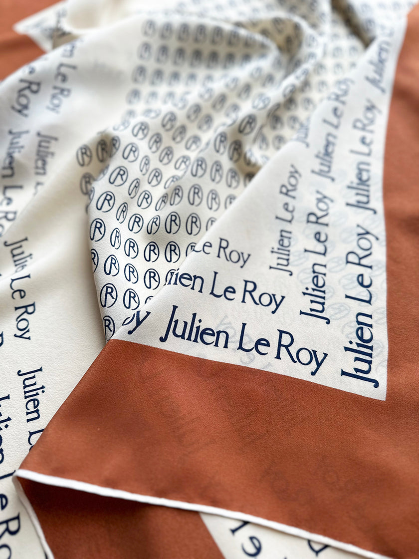 Vierkante zijden designer sjaal