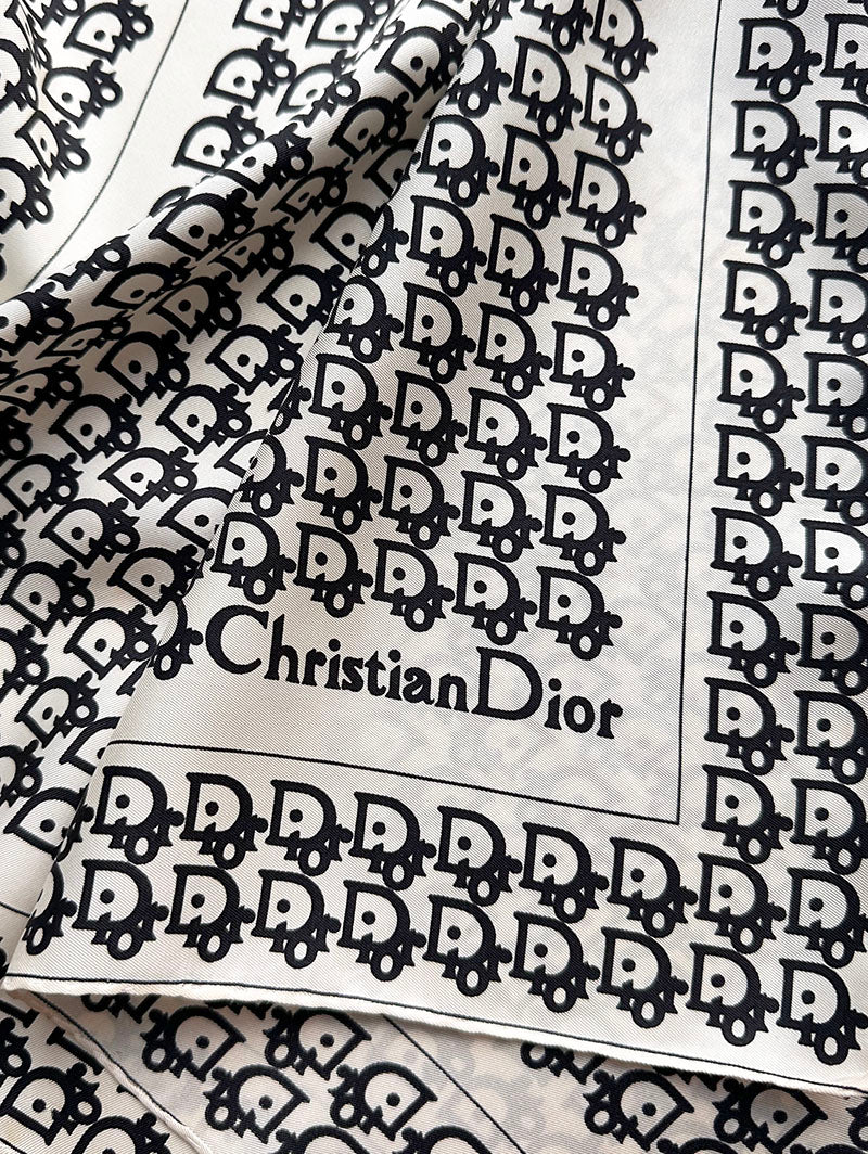 Designer monogram gavroche