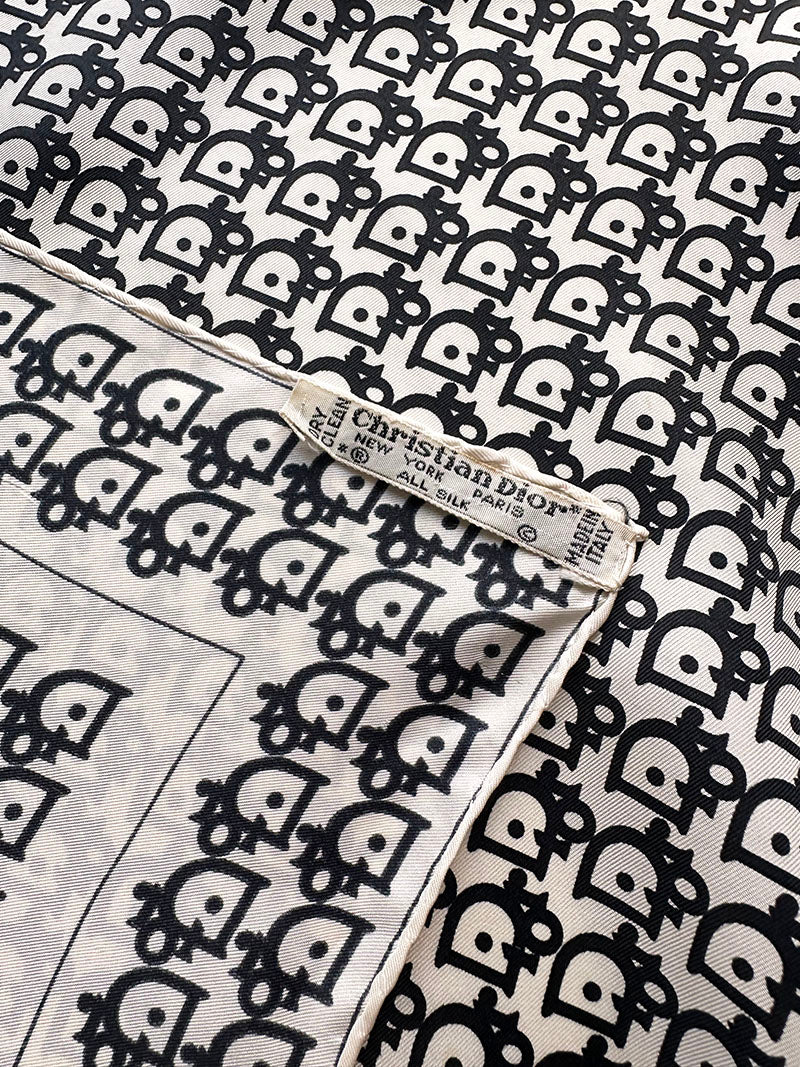 Designer monogram gavroche