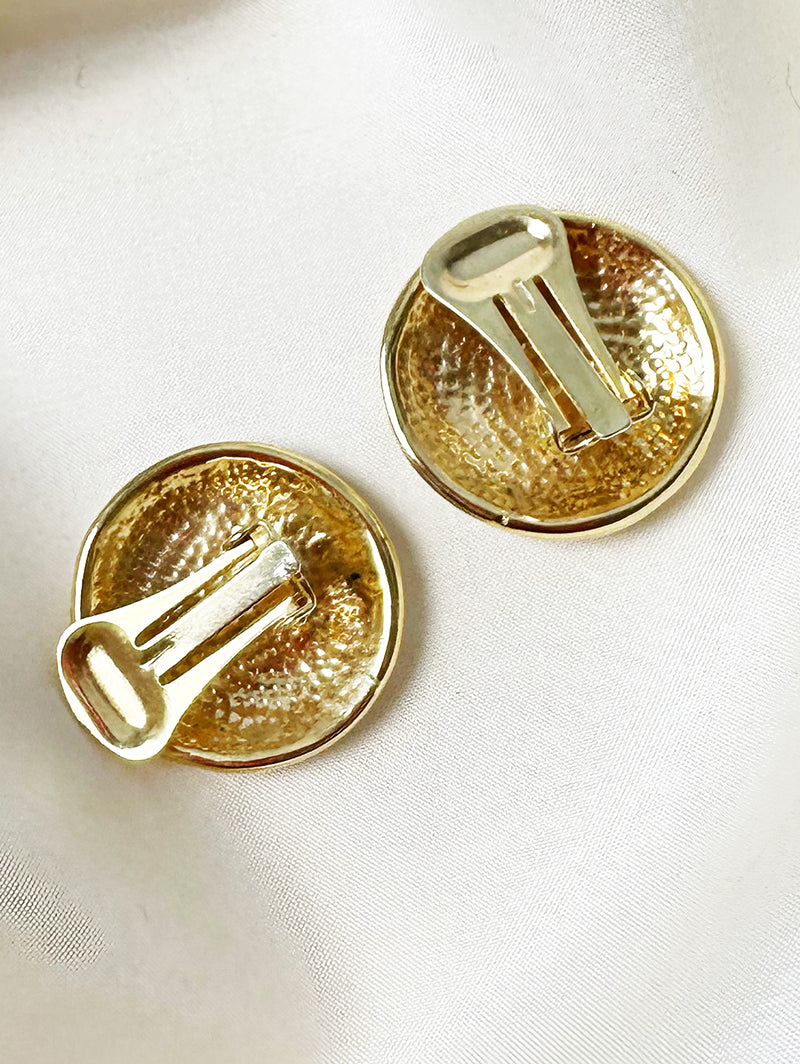 Witte geëmailleerde clip oorbellen