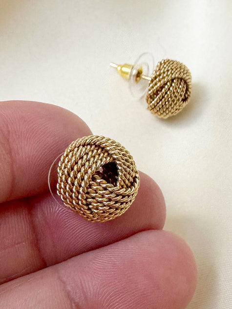 Gouden knoop oorstekers