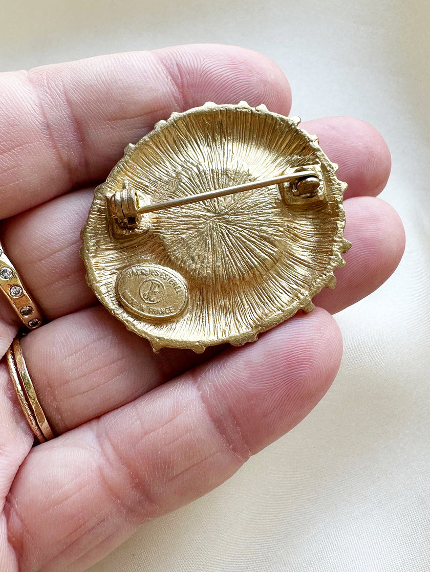 Vergulde designer broche