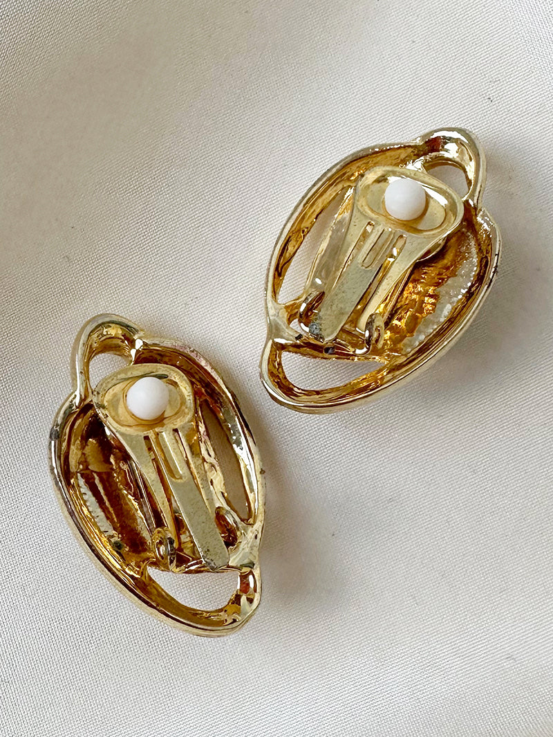 Gouden geëmailleerde oorbellen met parel