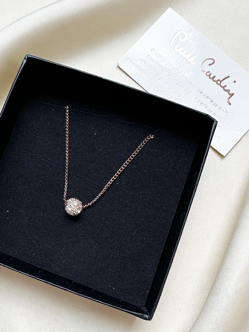 Zilveren kettinkje met balletje