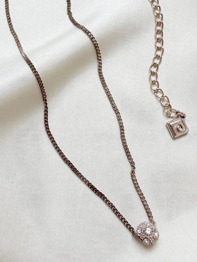 Zilveren kettinkje met balletje