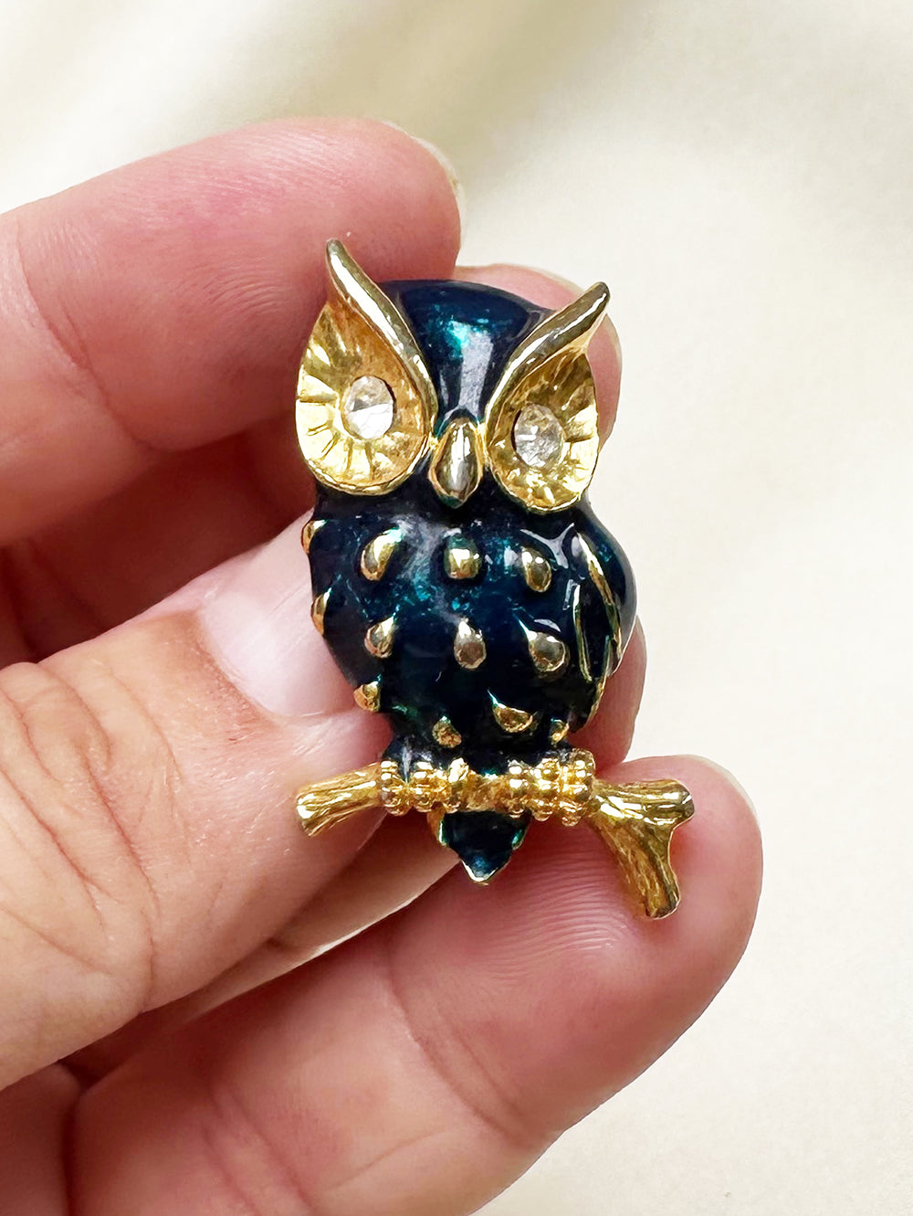 Geëmailleerde uil broche