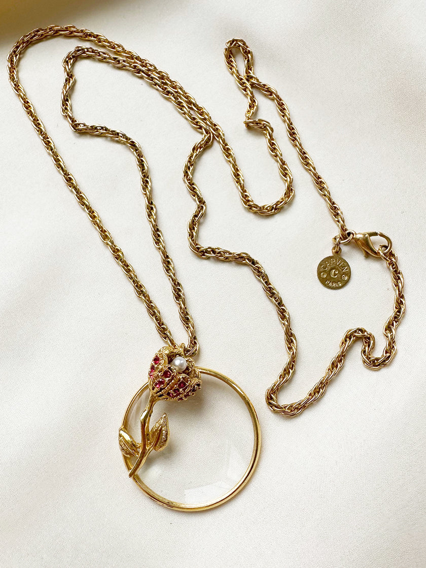 Vergulde designerketting met vergrootglas