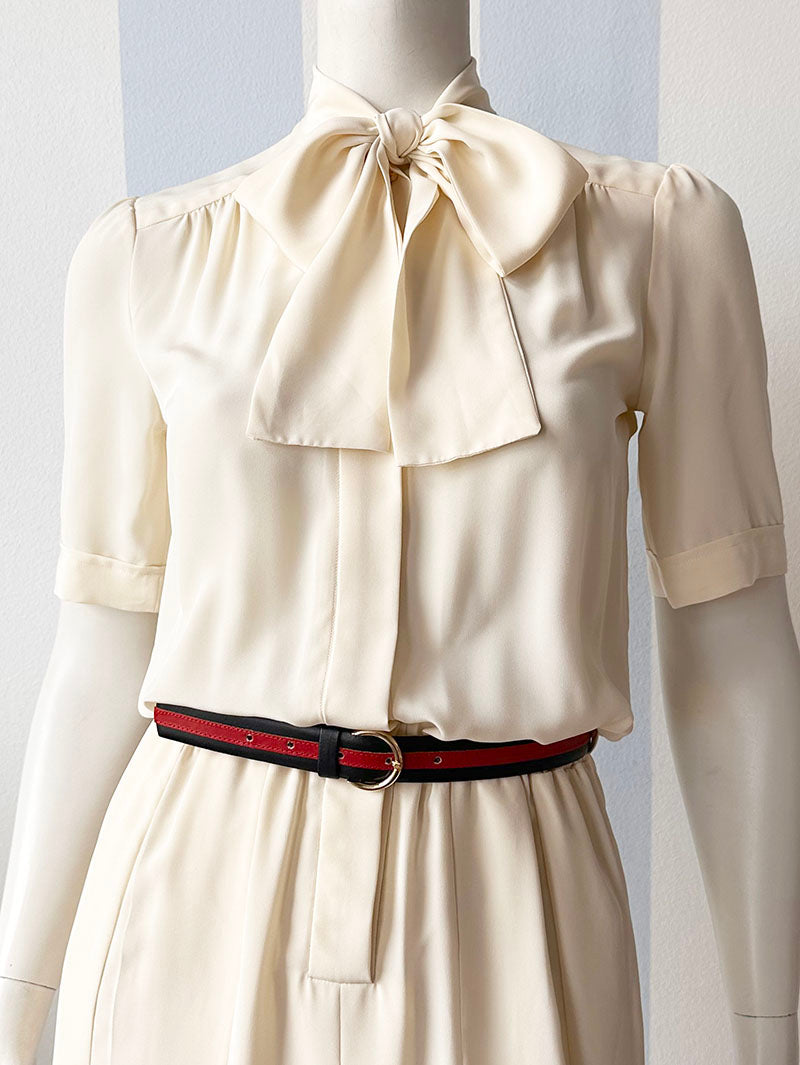 Off-white jurk met halsstrik