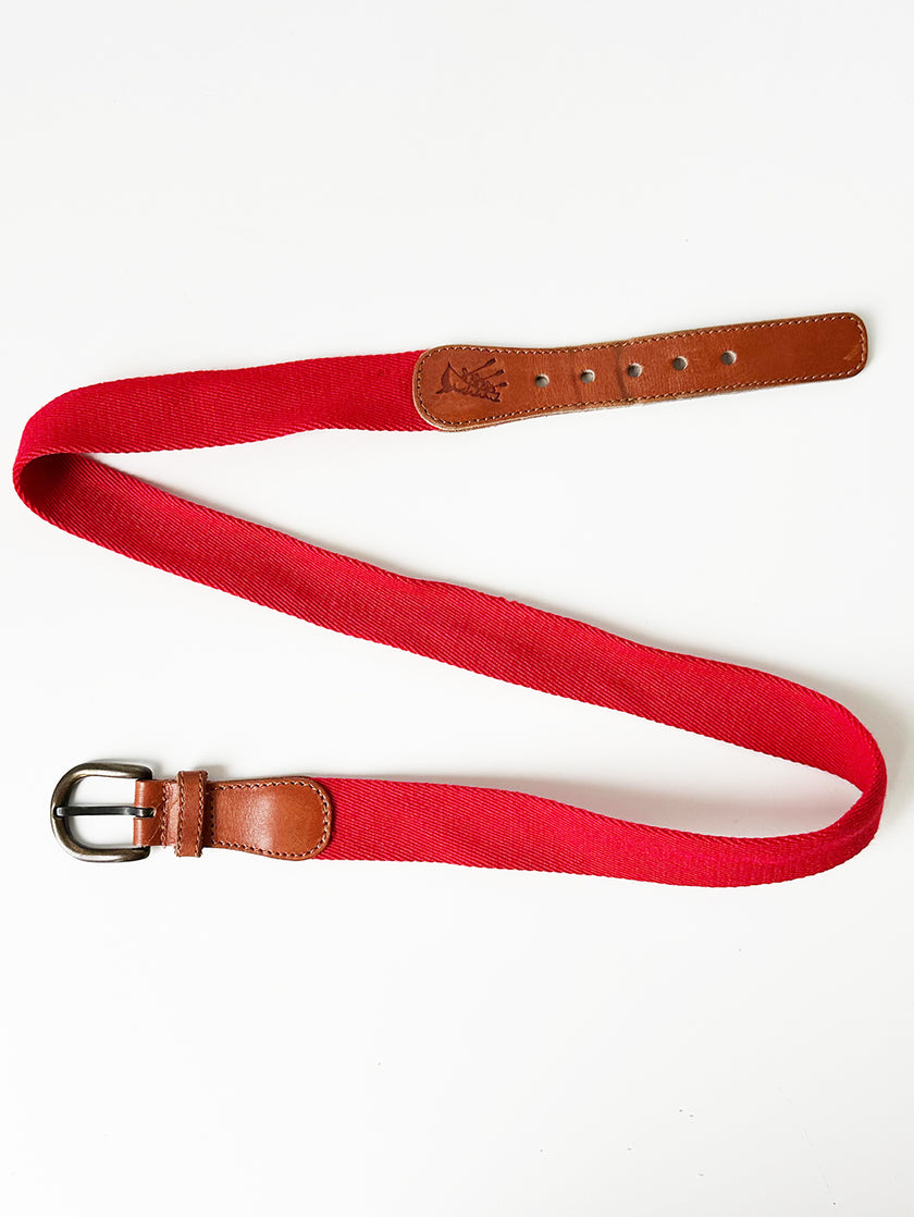 Rode wol met leren ceintuur