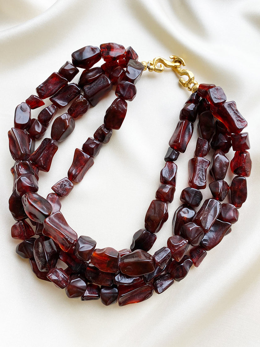 Chunky resin collier