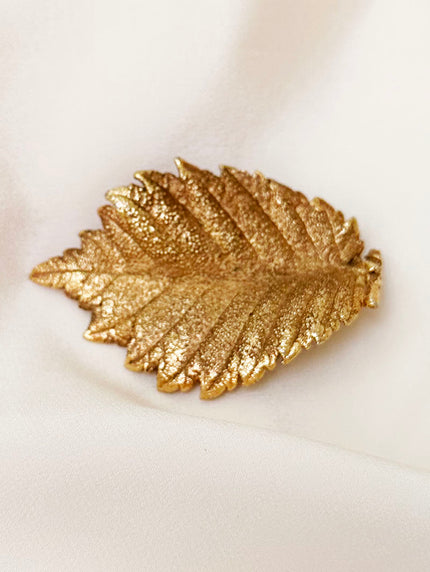 Groot gouden blad broche